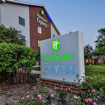 Holiday Inn Express Chicago Northwest-Vernon Hills By Ihg Exterior photo