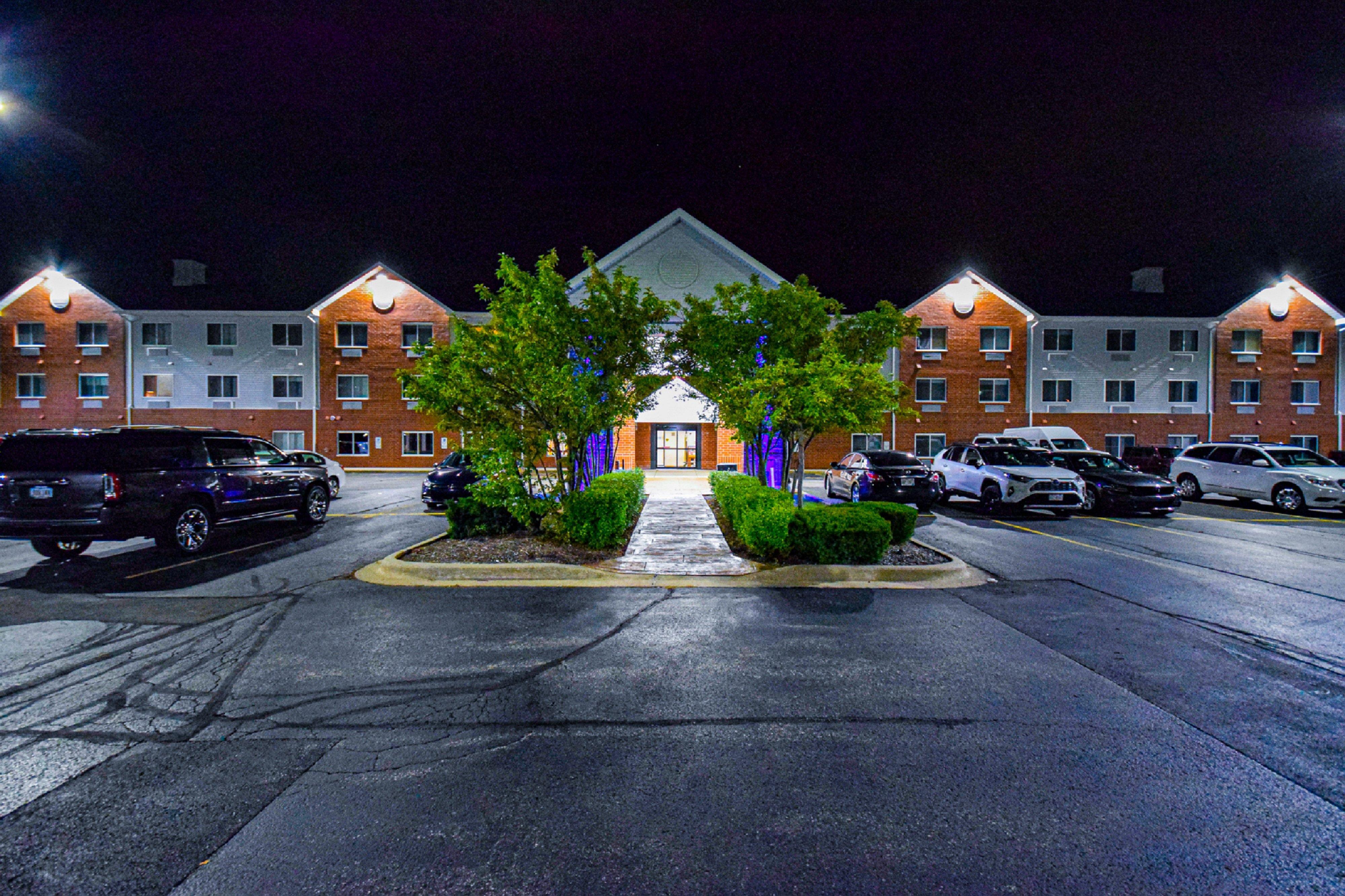 Holiday Inn Express Chicago Northwest-Vernon Hills By Ihg Exterior photo