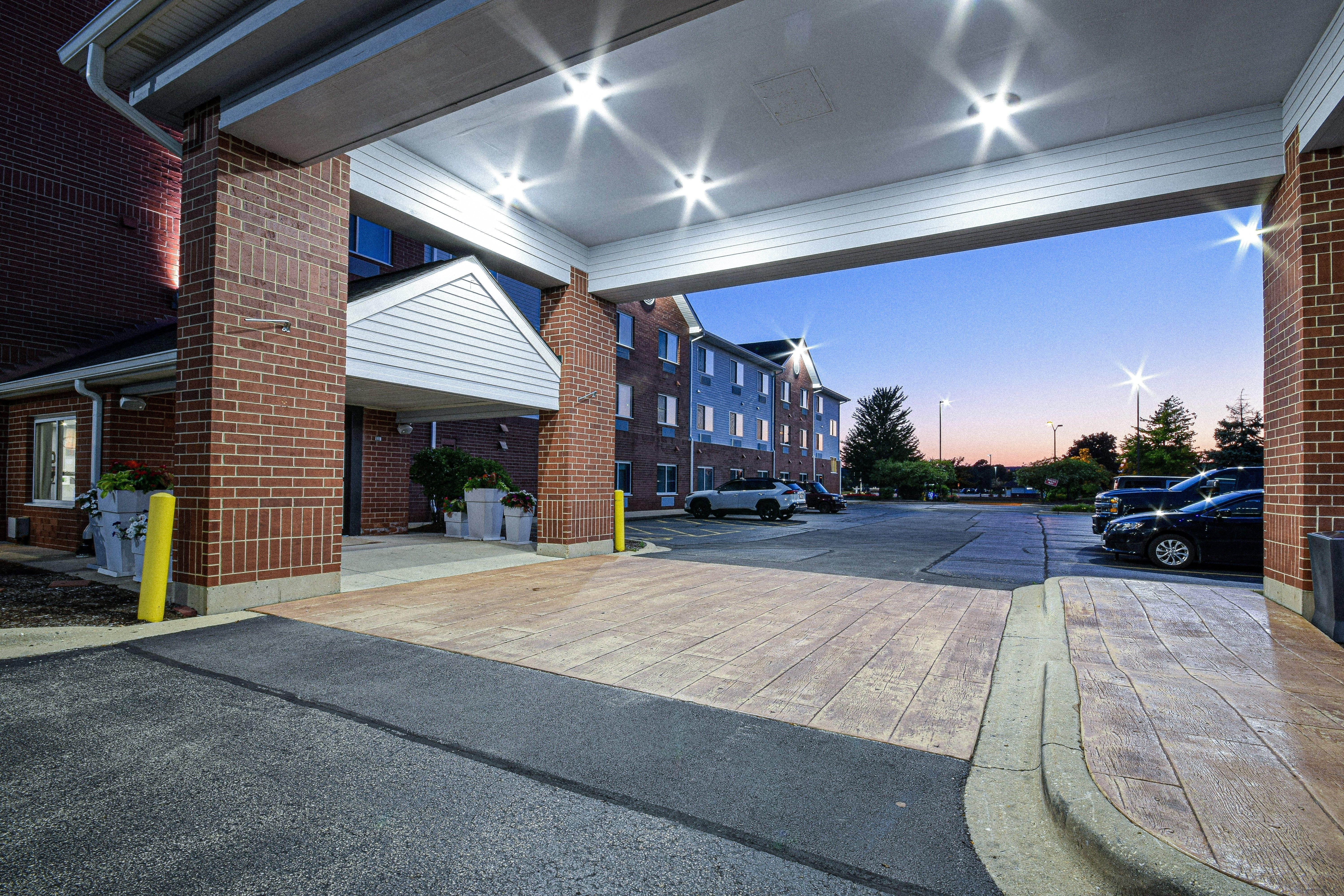 Holiday Inn Express Chicago Northwest-Vernon Hills By Ihg Exterior photo