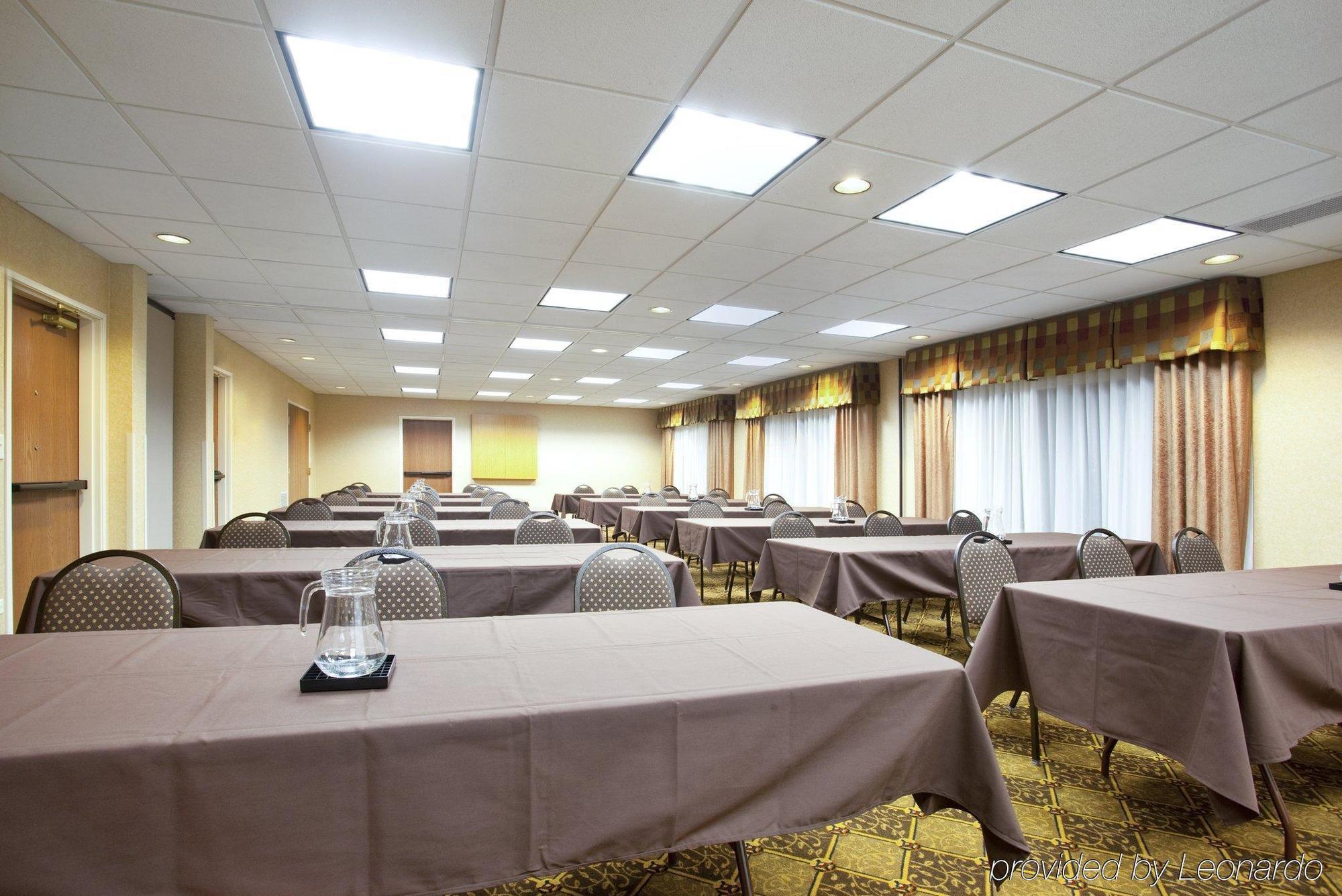 Holiday Inn Express Chicago Northwest-Vernon Hills By Ihg Facilities photo